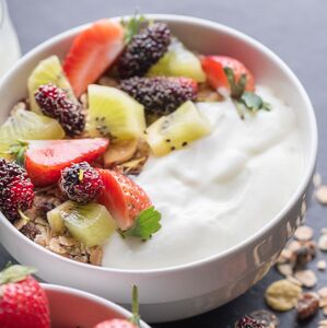 Cómo incluir yoghurt para una dieta saludable (Foto: Freepik)