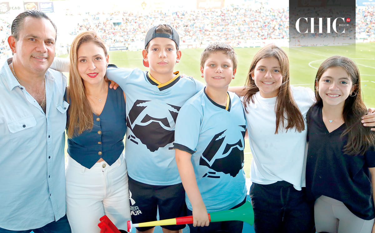 Ernesto Nemer, Saira Molina, Nicolás Nemer, Gonzalo Manzur, Saira Nemer y Paula Mora