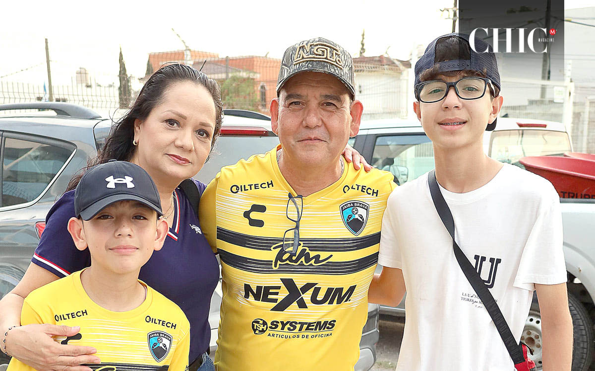 Diego Piña, Lina Guerrero, Leobardo Piña y Alberto Ramírez presentes en el partido
