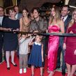 Diego Boneta junto a Lorelein Casañas, Javier Aguirre, Ana Lilindield, Nicky Versteeg, Bárbara Laborín, Victor  Setién y Sonia Félix.
