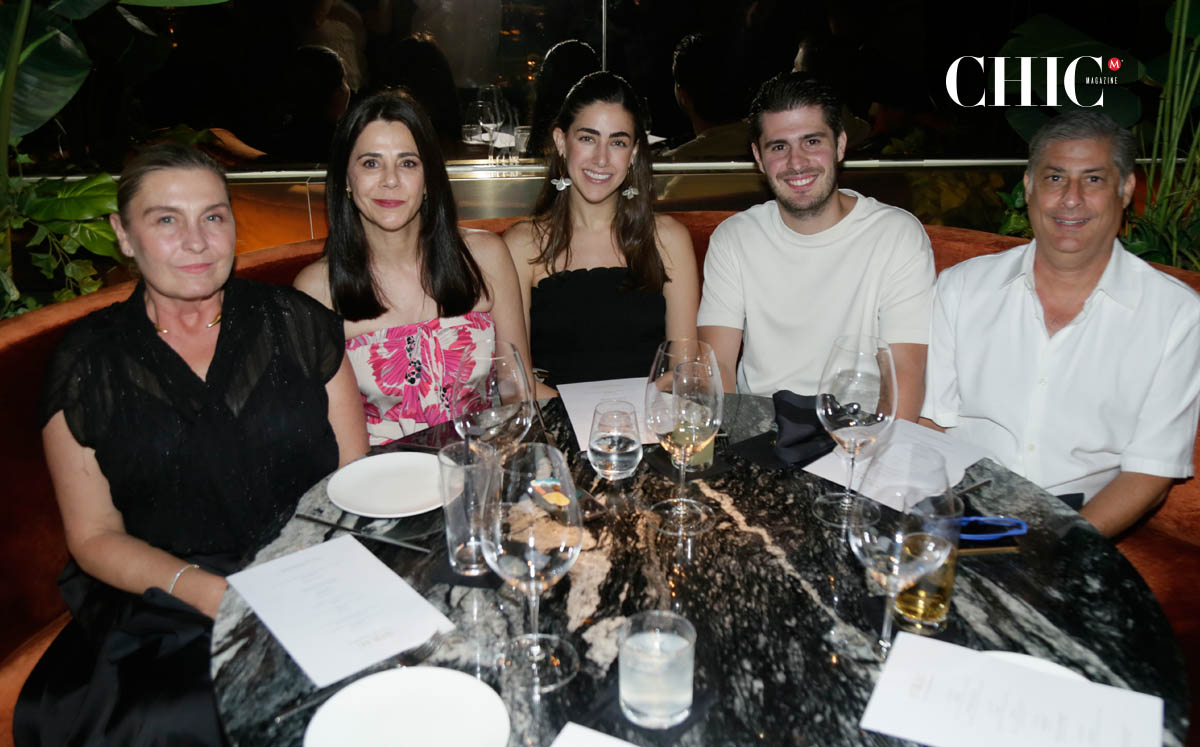 Cecilia Pena, Martha Lozano,Valentina Pena, Gonzalo Martínez y Gonzalo Martínez