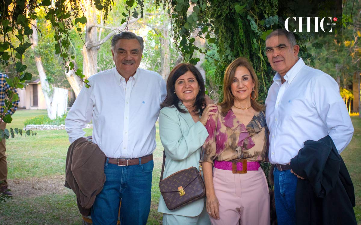 Chuy, Lola, Dora y Gilberto