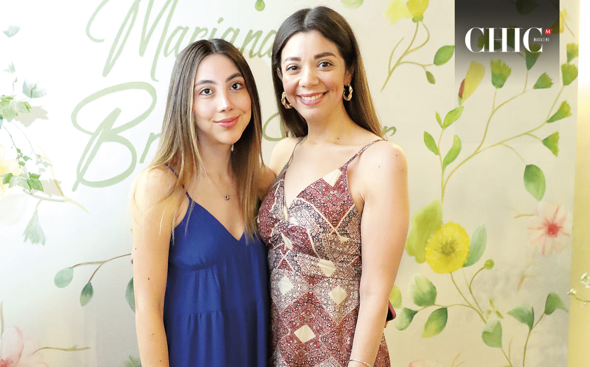 Daniela Ceballos y Ximena Ceballos felices en el festejo