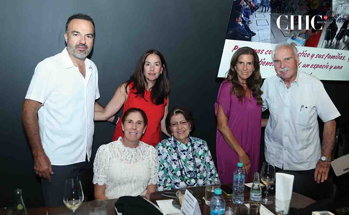 Luis Farías, Sofía Acosta, Lucía Farías, Morena De la Garza, Claudia Farías y Reynaldo Farías / Fotos: Roberto Alvarado