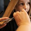 Mejores días para cortar el cabello en mayo 2025 según la fase de la luna (Freepik)
