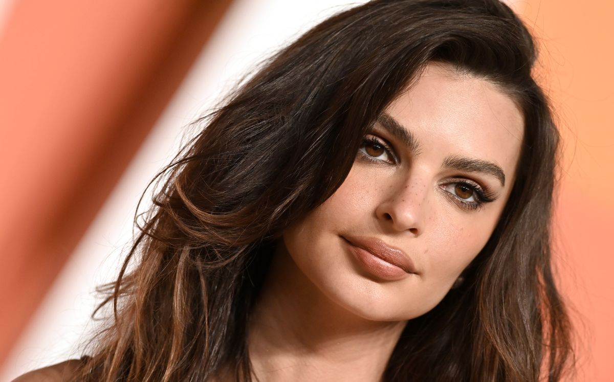 ¿Qué le pasó en el cabello a Emily Ratajkowski? Así lo resolvió (Getty Images)