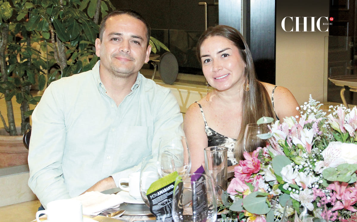 Elias Rubalcava y Sandra Rubalcava posaron para nuestra lente