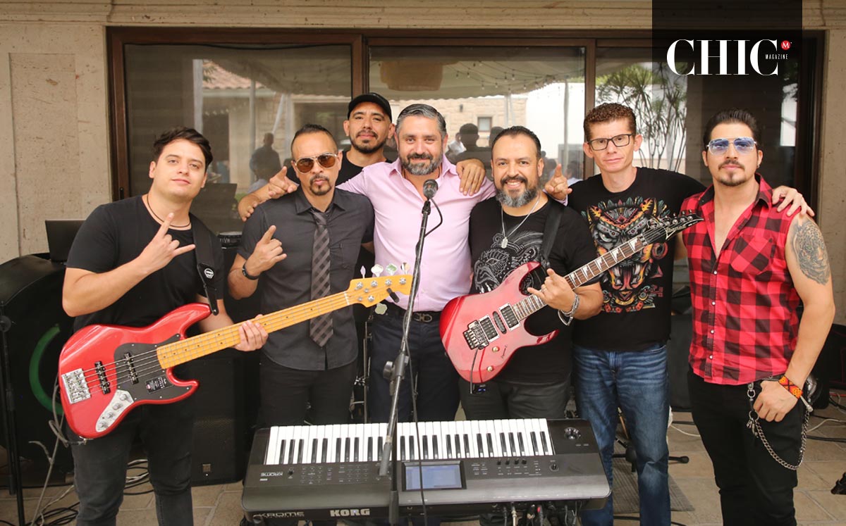 Antonio junto al grupo Reina Roja