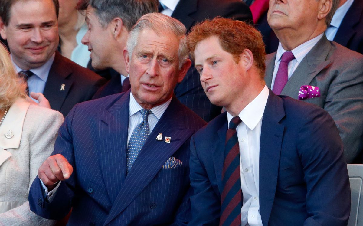 Rey Carlos omite al Príncipe Harry en su felicitación para el Día del Padre (Foto: Getty)