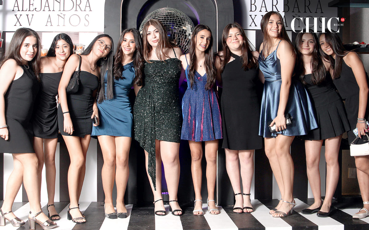Ale Chimely y Bárbara Hinojosa junto a sus mejores amigas