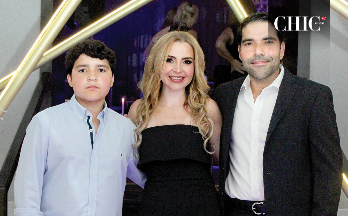 Javier Sierra, Miriam Govela y Antolin Sierra llegaron puntales a la celebración de Ale y Bárbara
