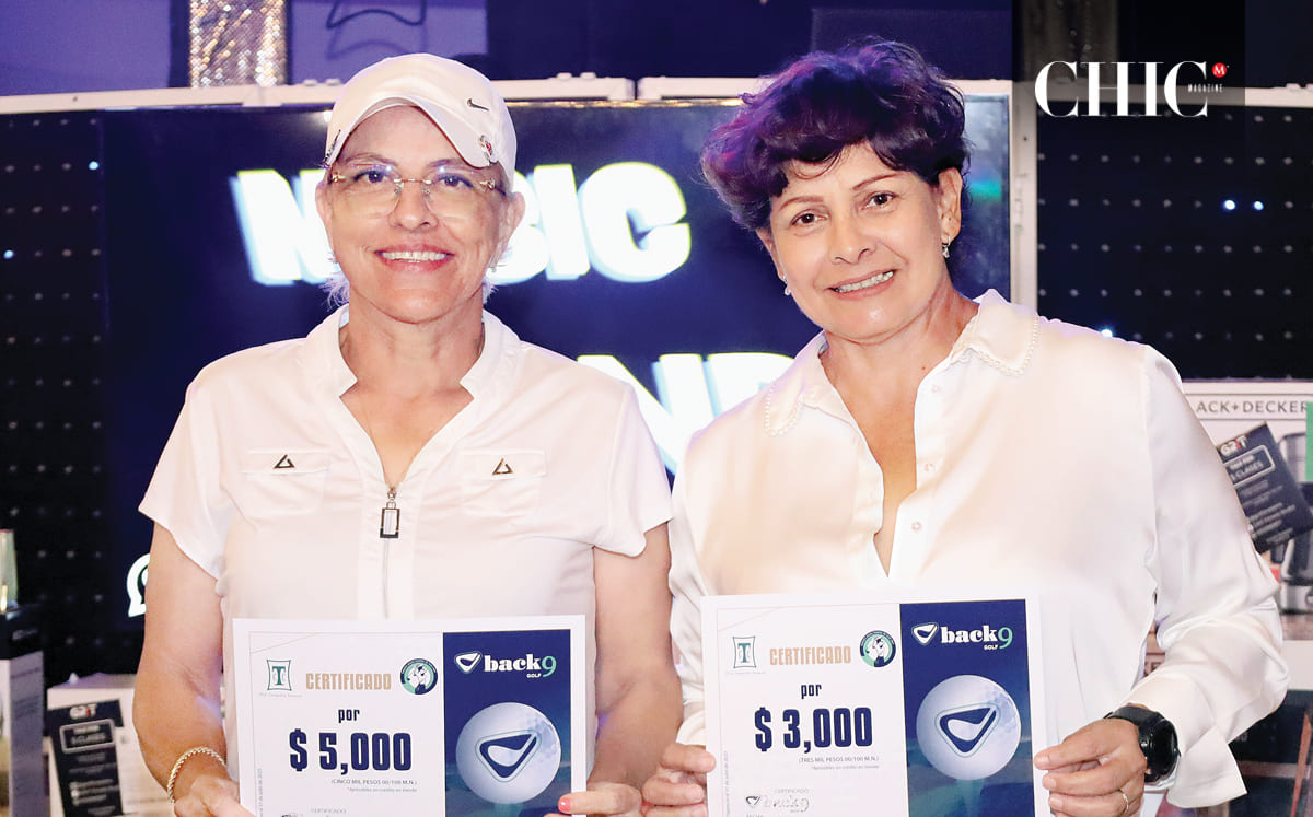 Leticia Sosa y Eva Contreras disfrutando de la premiación