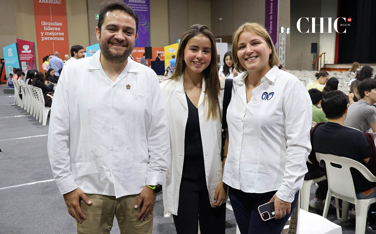 Óscar Flores, Valeria López y Adriana González