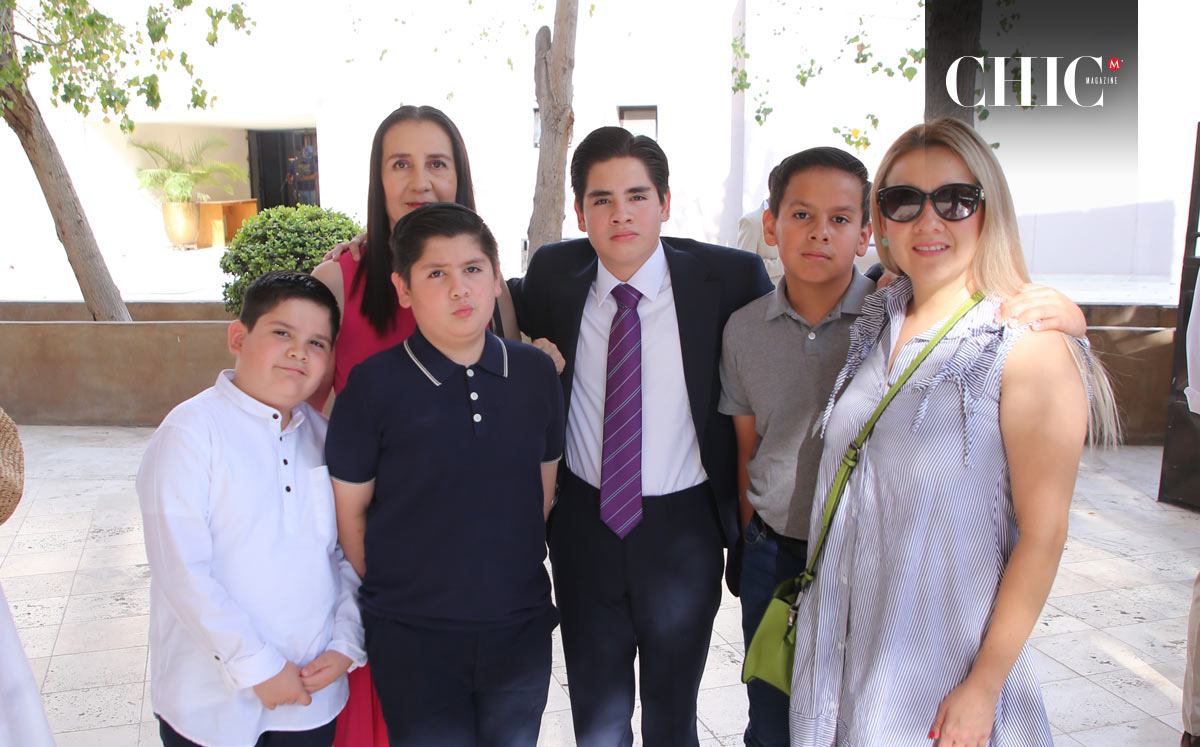 Santiago, José Miguel, Alicia, Arturo, Andrés y Mariana