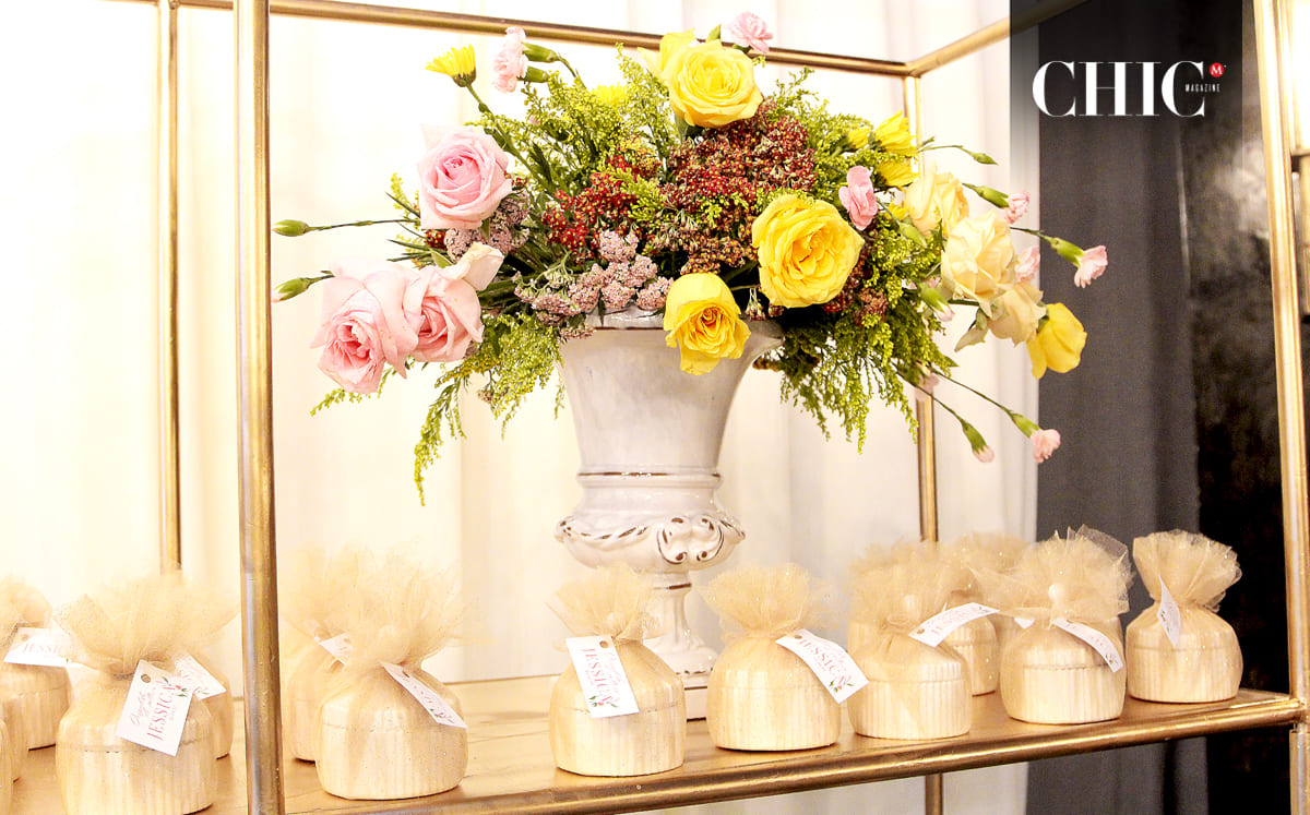Al término del evento, las invitadas recibieron como regalo una vela aromática y una esencia ambiental