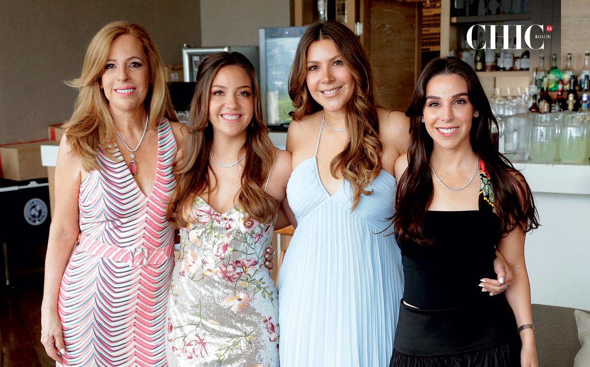 Dora Villarreal, Eugenia Villarreal, Cordelia Villarreal y Eugenia Torre