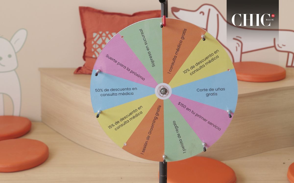 Durante el evento, los asistentes pudieron girar la ruleta para ganar premios como descuentos y servicios | Foto: Daniel Saldívar