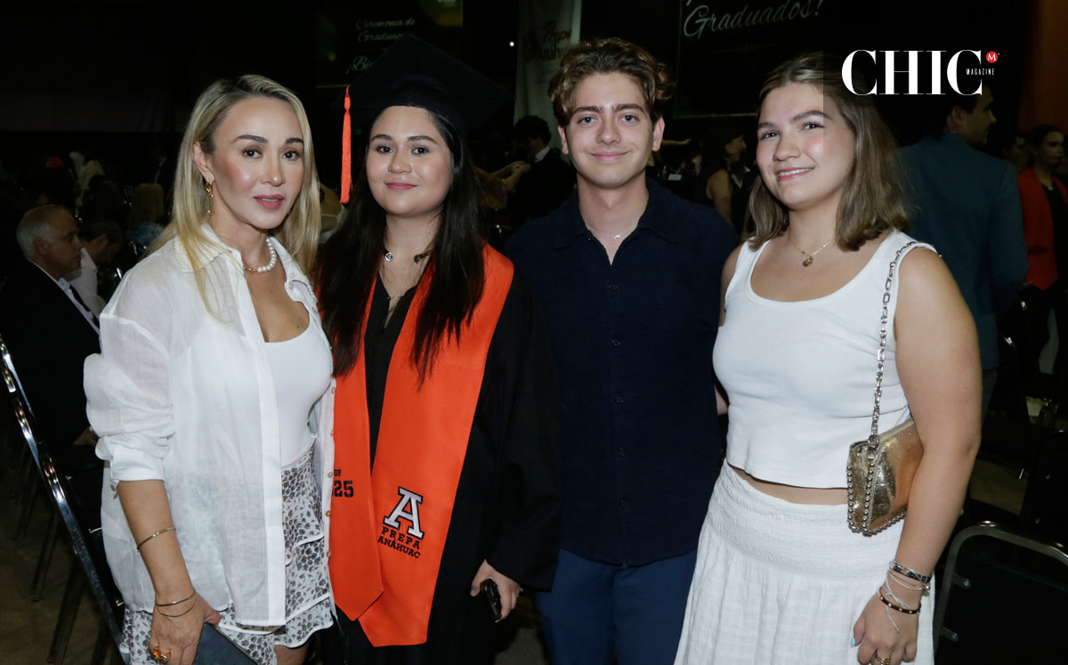 Flor Chavarría de García, Isabella García, Ián Recio y Ainoa Rodríguez