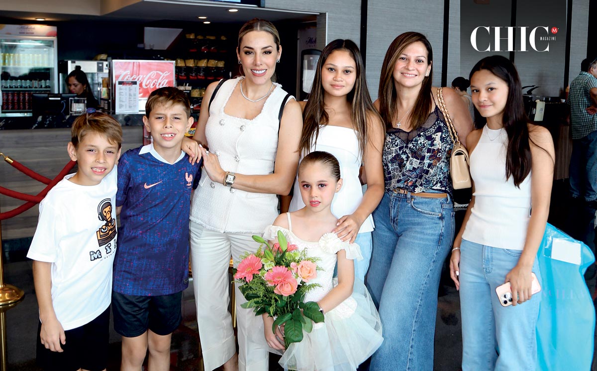 Mariano Zapata, Regulo Zapata, Gilda Villarreal, Laura Chow, Laura Vera de Chow, Ana Luvia Chow y Carola Zapata