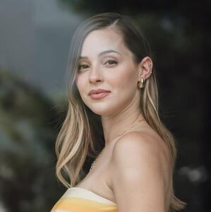 Mariana Rodríguez tiene el vestido arcoíris perfecto para el verano (Foto: Instagram)
