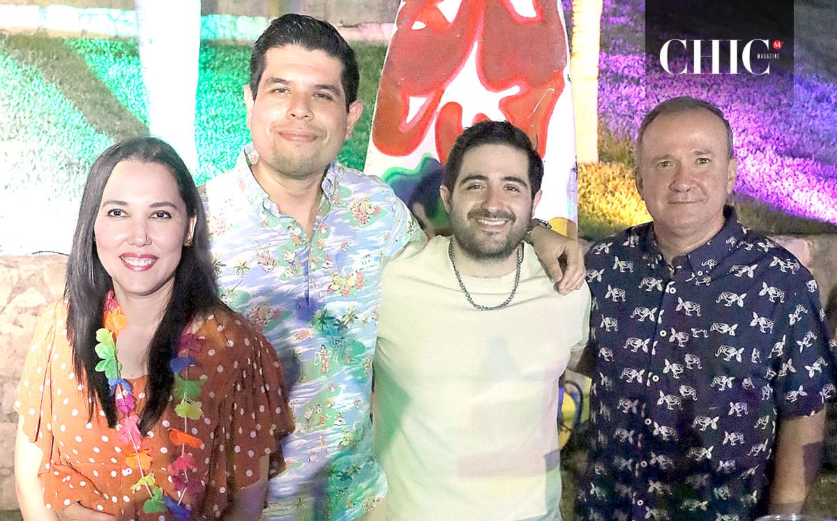 Asistencia a la noche hawaiana en el Centro Libanés Tampico
