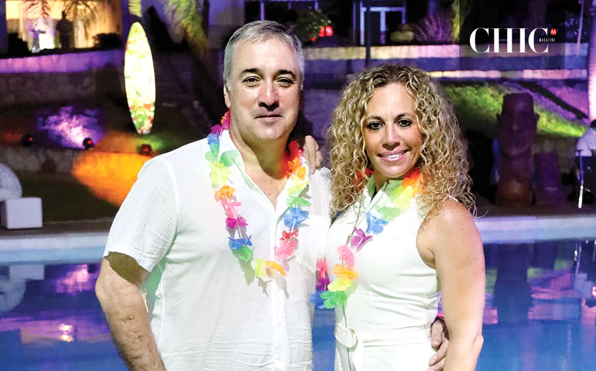 Eduardo Lacavex y Marilú Ceja disfrutaron de la noche en la alberca