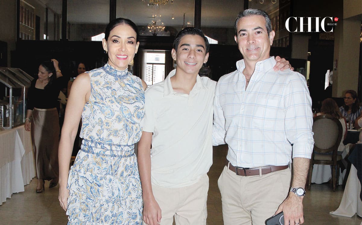 Gloria Alfaro, César Reyes, César Reyes, felices en la celebración del Día del Padre en el Casino Tampiqueño