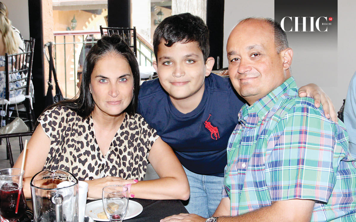 Ivonne Feres, José María Alvear y José Alvear felices en una tarde en familia