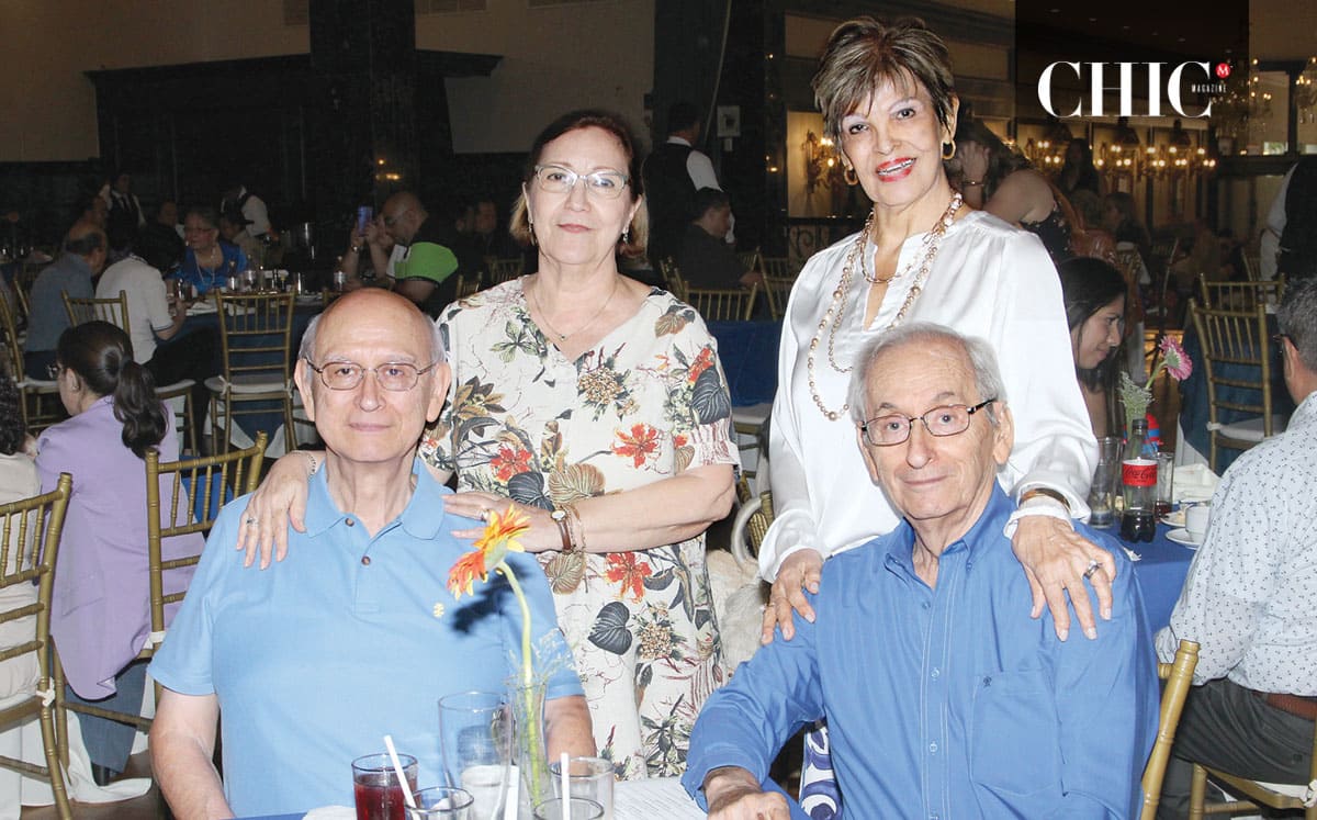 Jorge Guzmán, Socorro De Guzmán, Lupita De Guzmán y Guillermo Guzmán posaron para nuestra lente