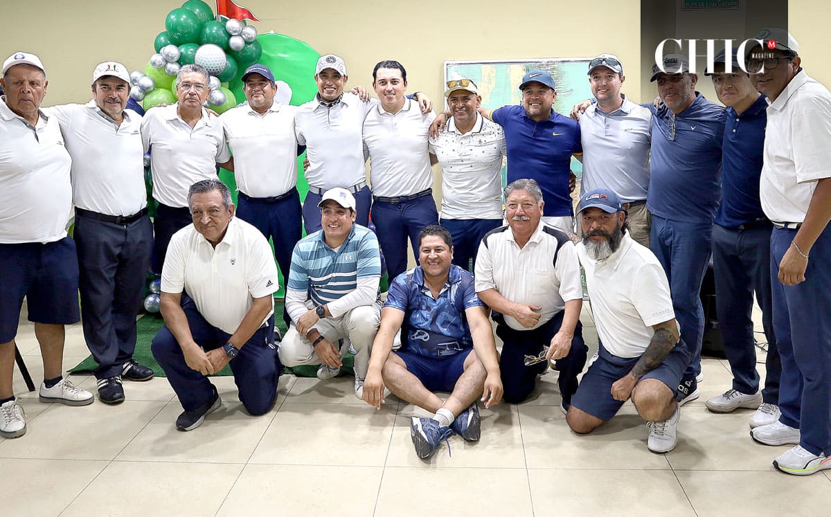 Jorge Villarreal acompañado de sus amigos