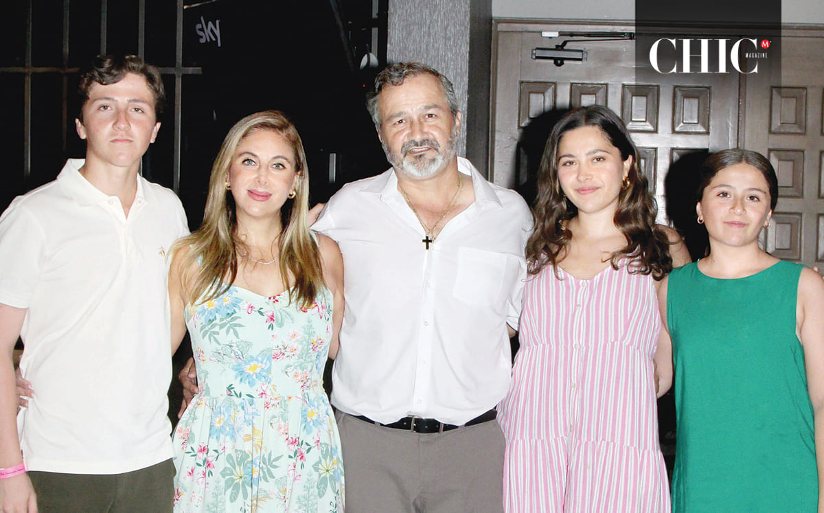 Leandro Elizondo, Andrea Leal, Leandro Elizondo, Andrea María Elizondo y Carmen Elizondo festejaron en familia