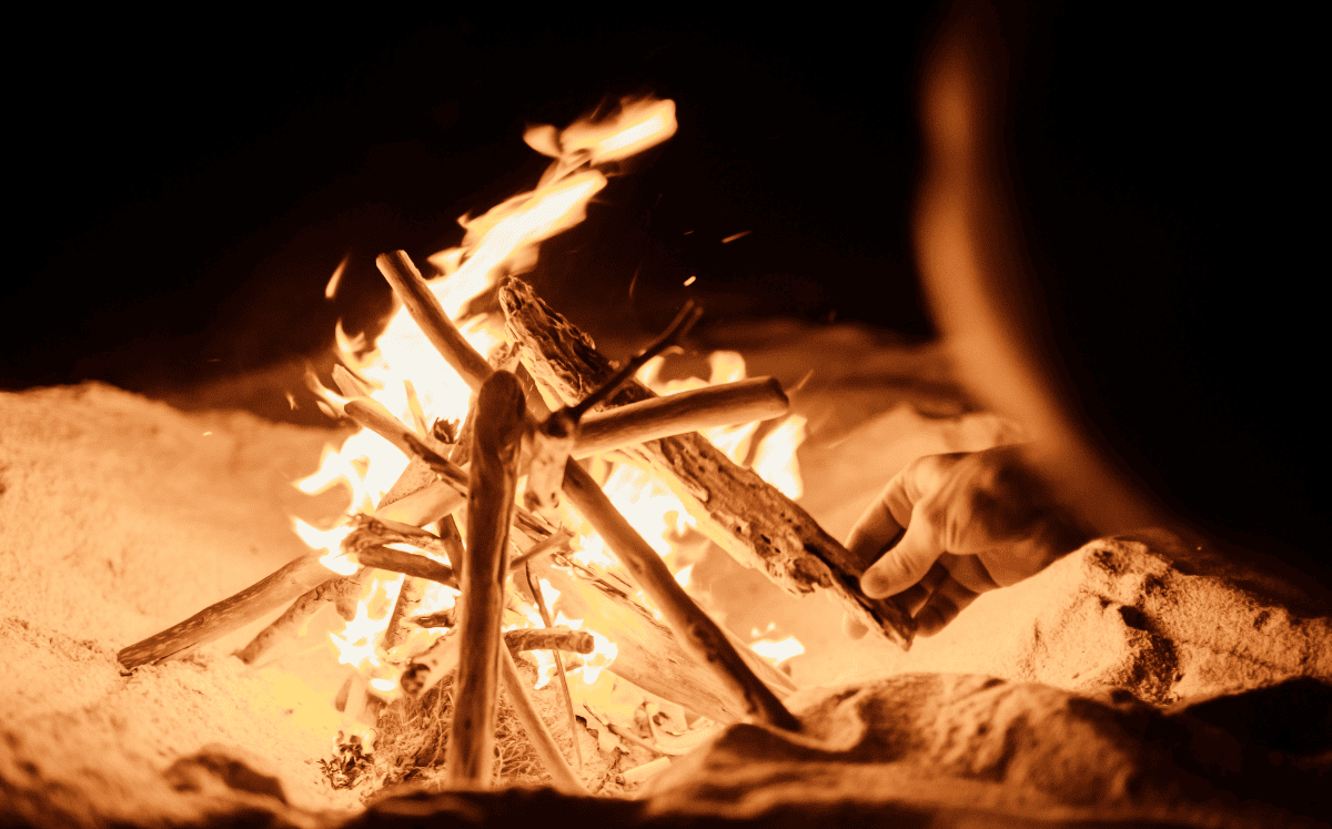 El fuego y el agua son elementos importantes para esta noche (Foto: Freepik)