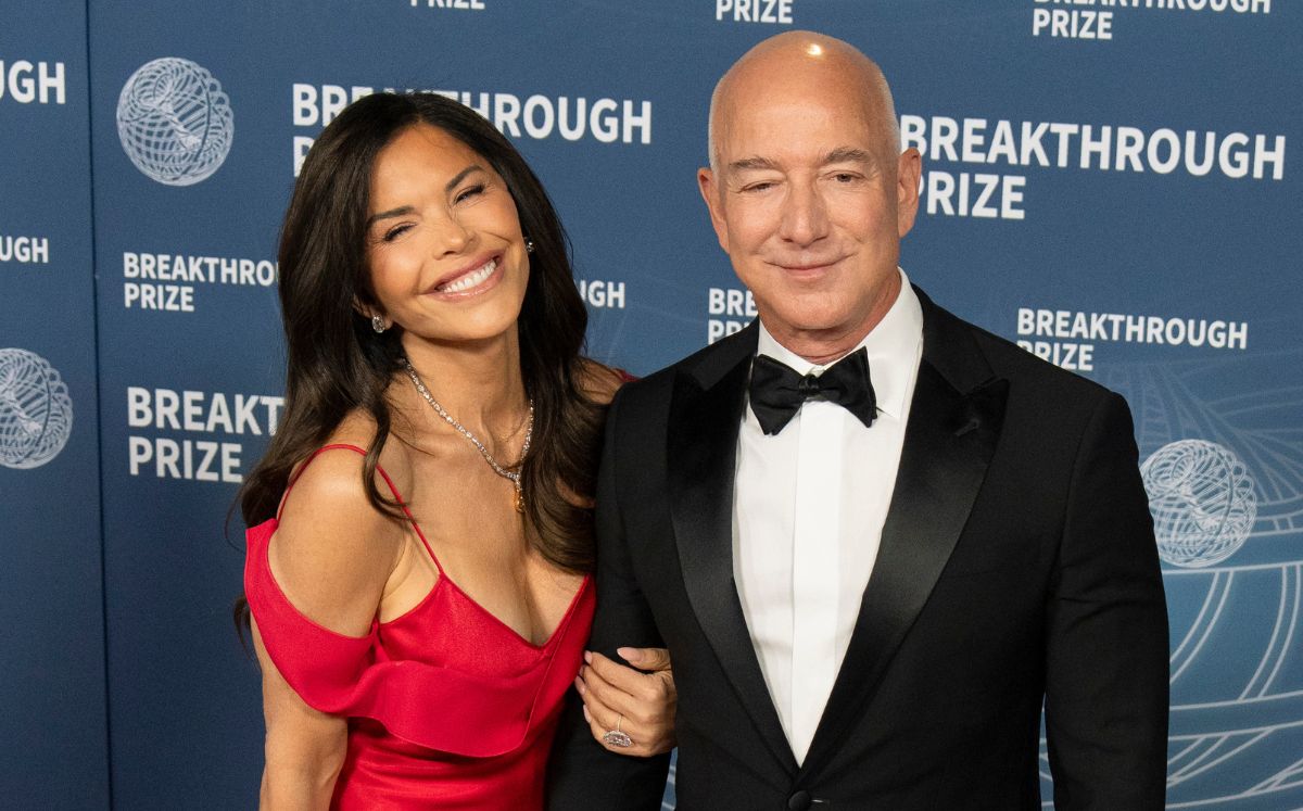 The Story Behind The Tears: Lauren Sánchez Bezos' College Send Off - elct8vh
