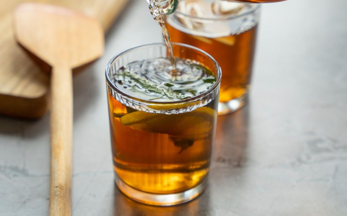 Licor herbal: cómo tomarlo y cuándo se disfruta más (Foto: Freepik)