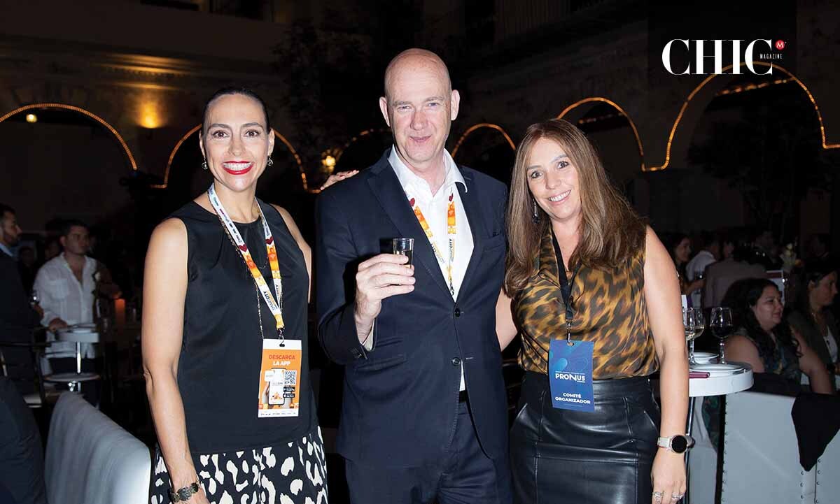 Pilar Martínez, Ricardo Zapatero y Paloma Arena