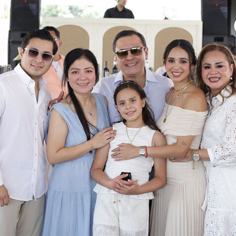 Alain, Cecy, Xavier, Mila, Laurette y Cecy