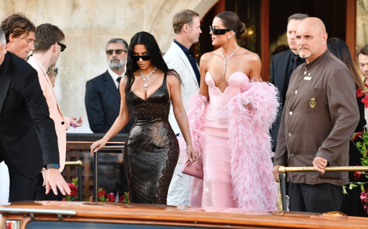 Khloé Kardashian en la boda de Jeff Bezos y Lauren Sánchez (AP)
