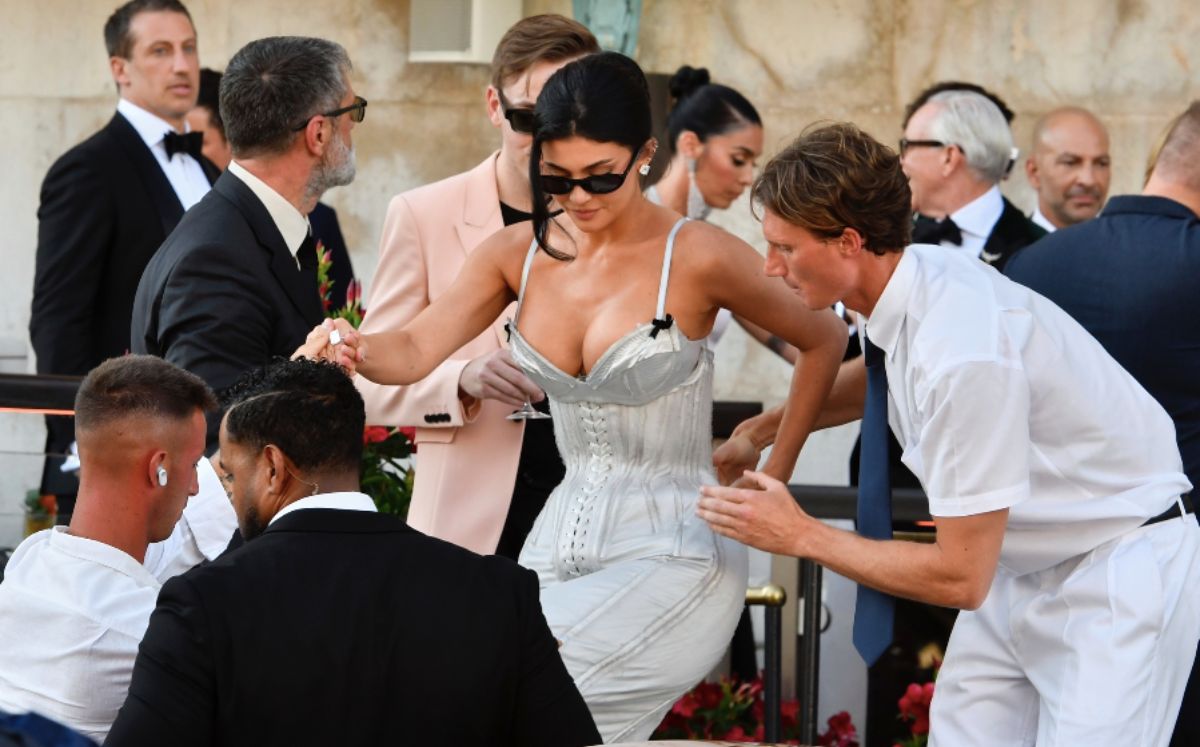 Kylie Jenner en la boda de Jeff Bezos y Lauren Sánchez (AP)
