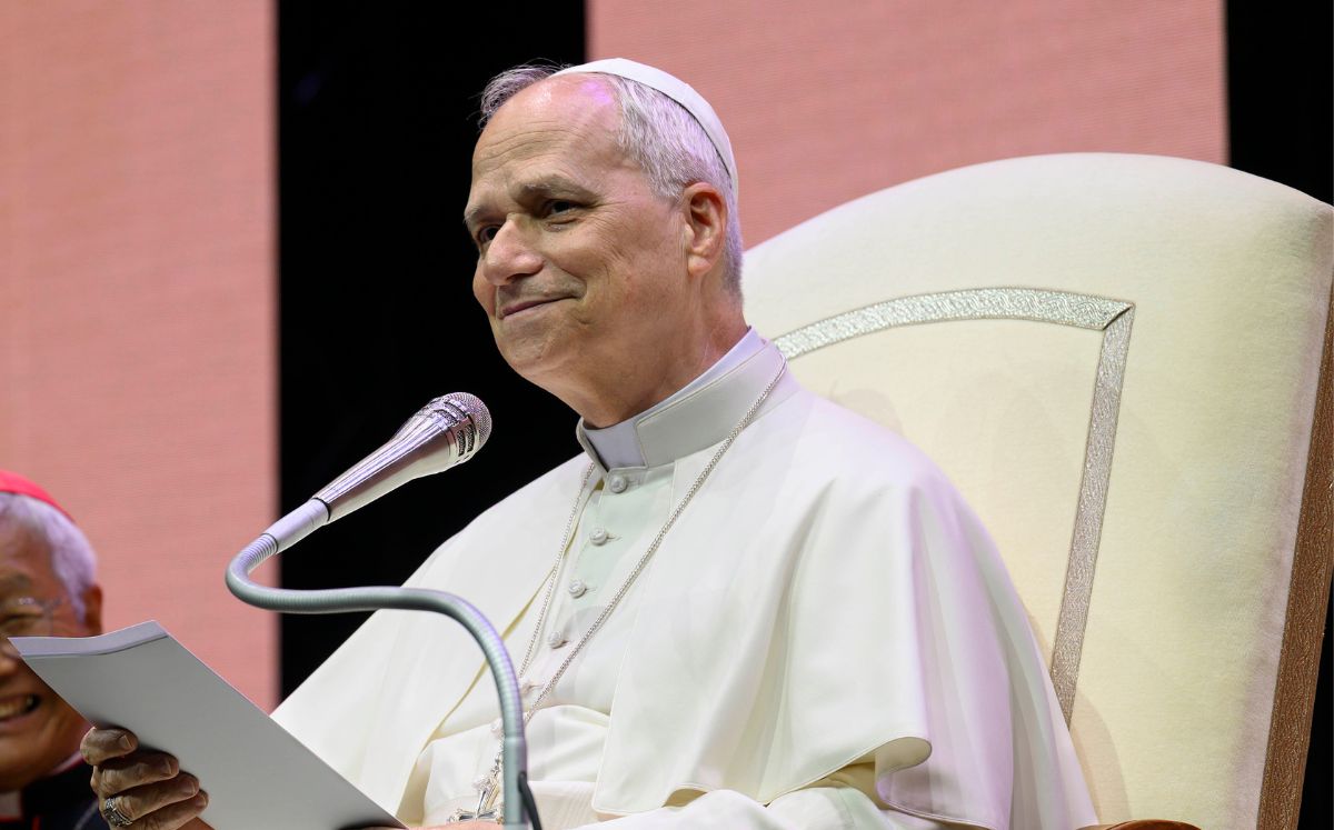El  Papa León XIV ha sido impactado con un guante y así fue el momento (Getty Images)