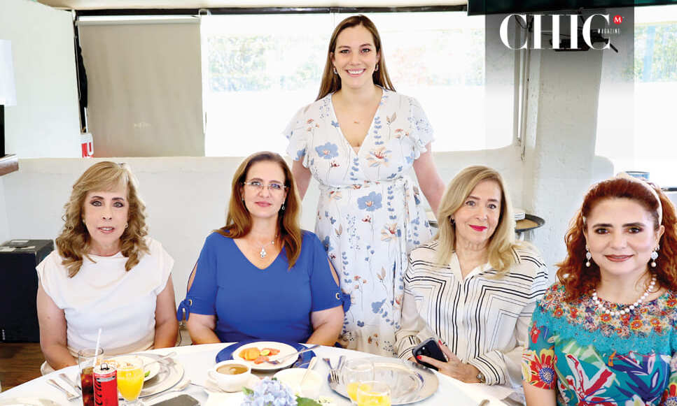Berenice Tinajero acompañada de Martha Vargas, Beatriz Parra, Bertha Chimely y Alejandra Fernández
