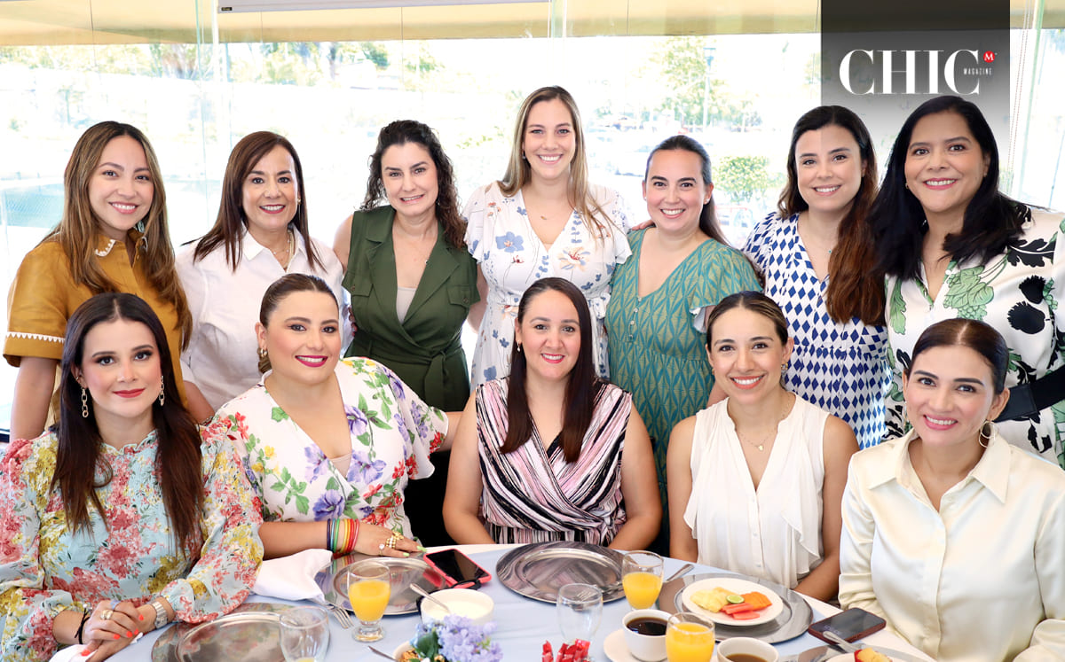 Berenice Tinajero junto a sus amigas celebrando la próxima llegada del pequeño Samuel Aarón