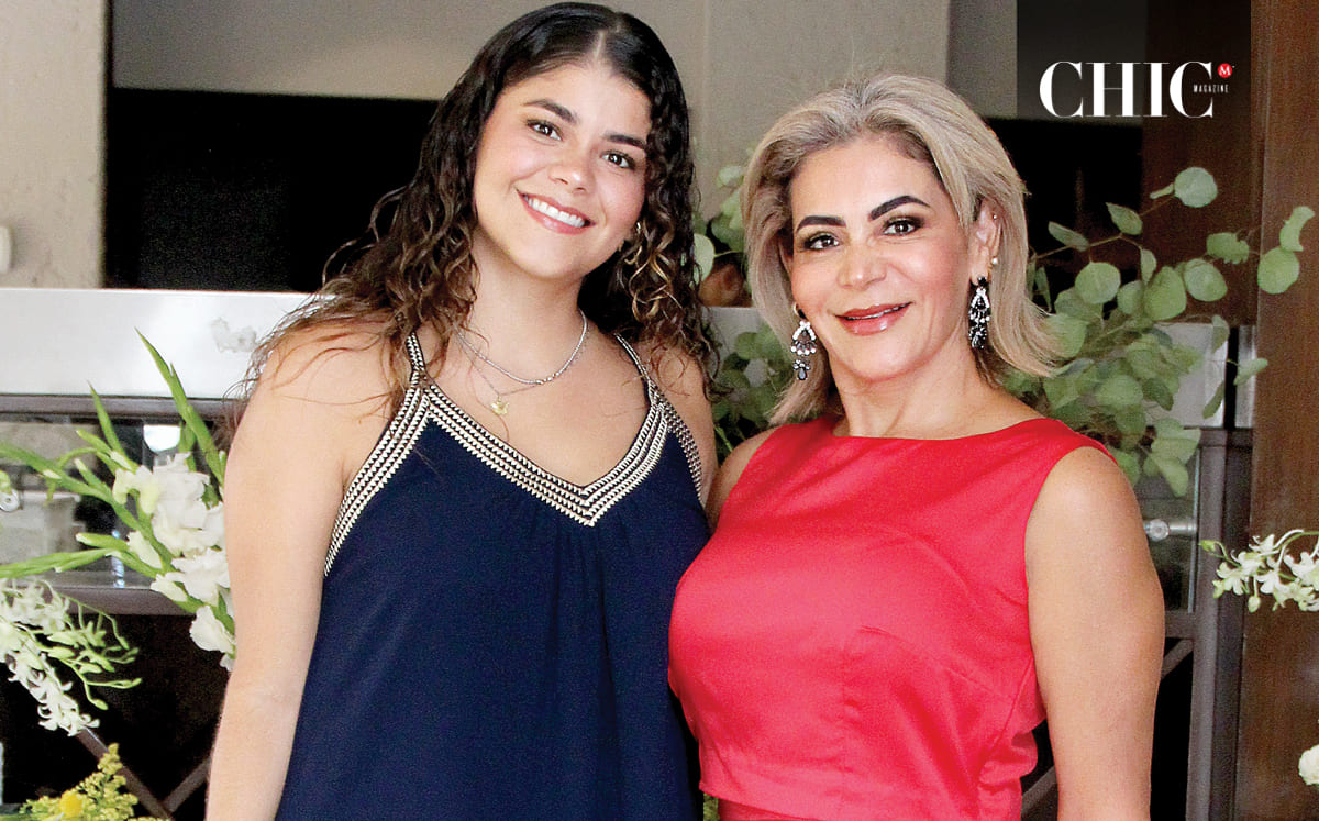 Karla García y Karla Garza en el salón La Tasca del Centro Deportivo Español.