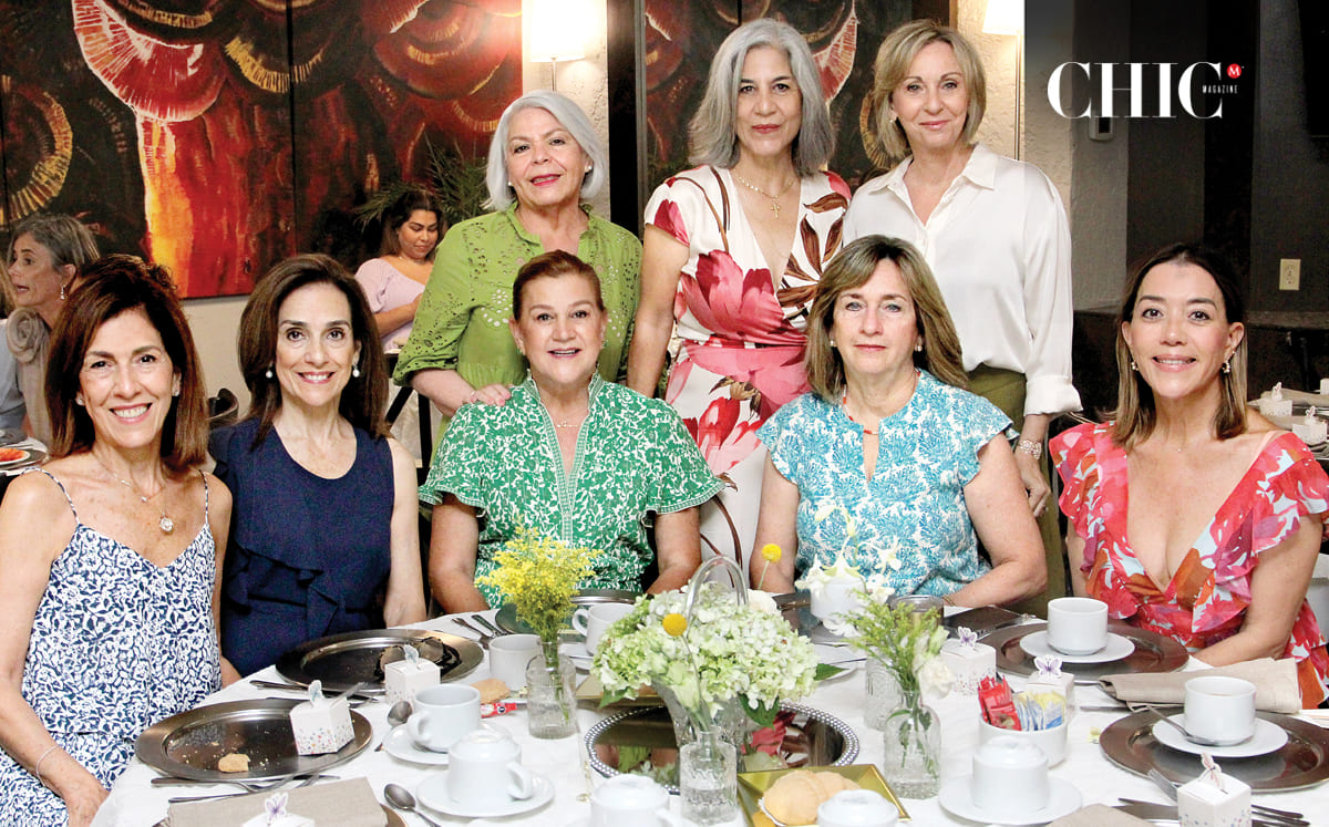 Lulú Acuña, Paty Álava, Cuqui Fusco, Adriana Delgado, Marcela Delgado, Diana Gómez, Marilú Rodríguez y Ana De Salazar