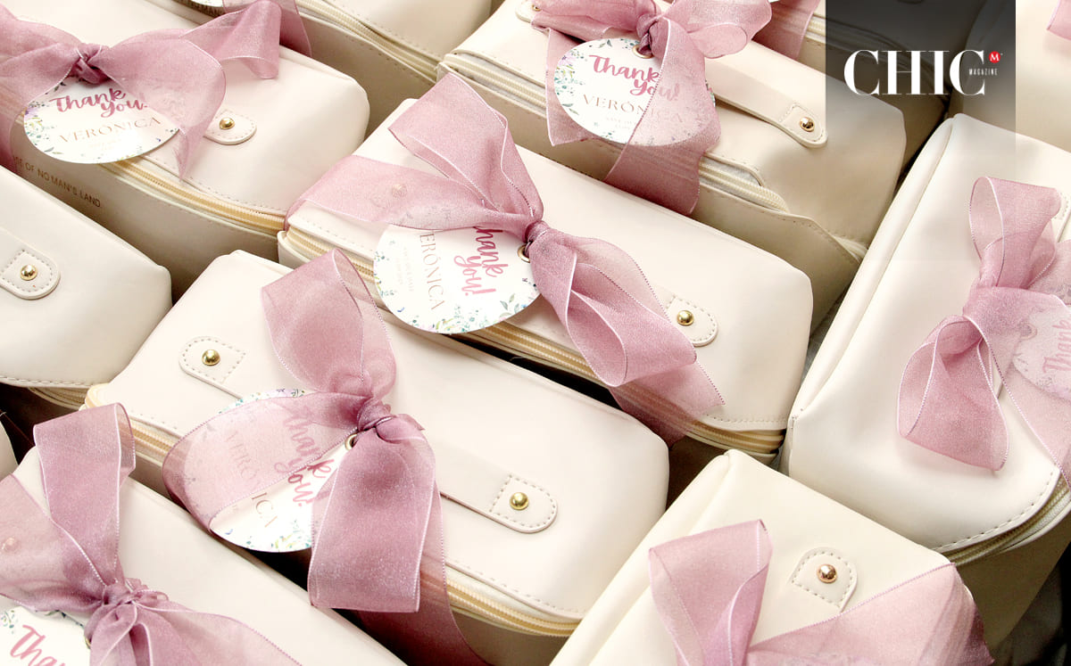 Como recuerdo de este día especial, cada invitada recibió como regalo una cosmetiquera