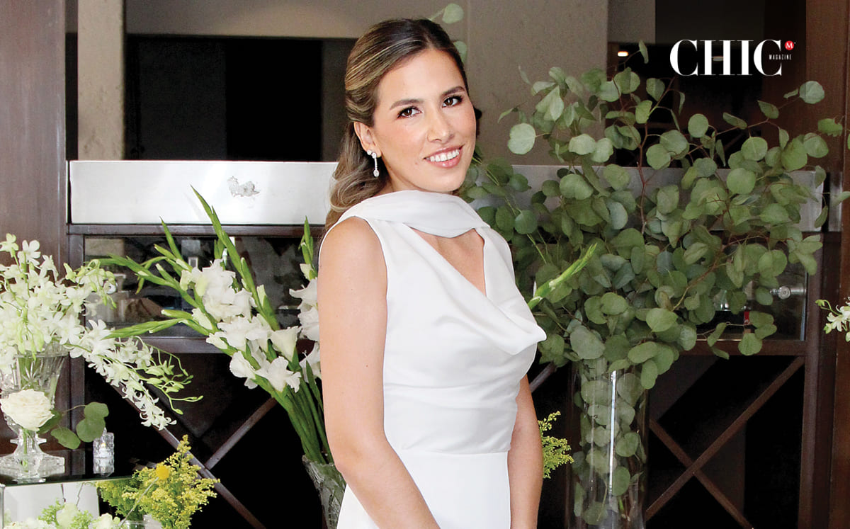 Verónica Martín Del Campo lució hermosa en su despedida de soltera