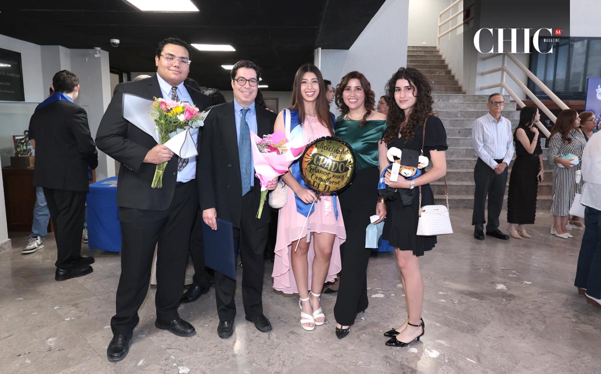 Max, Marco, Angélica, Vicky y Andrea