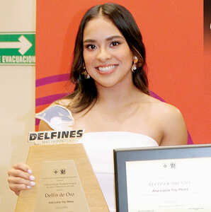 Ana Lucía Toy, delfín de oro por su destacado desempeño académico y deportivo