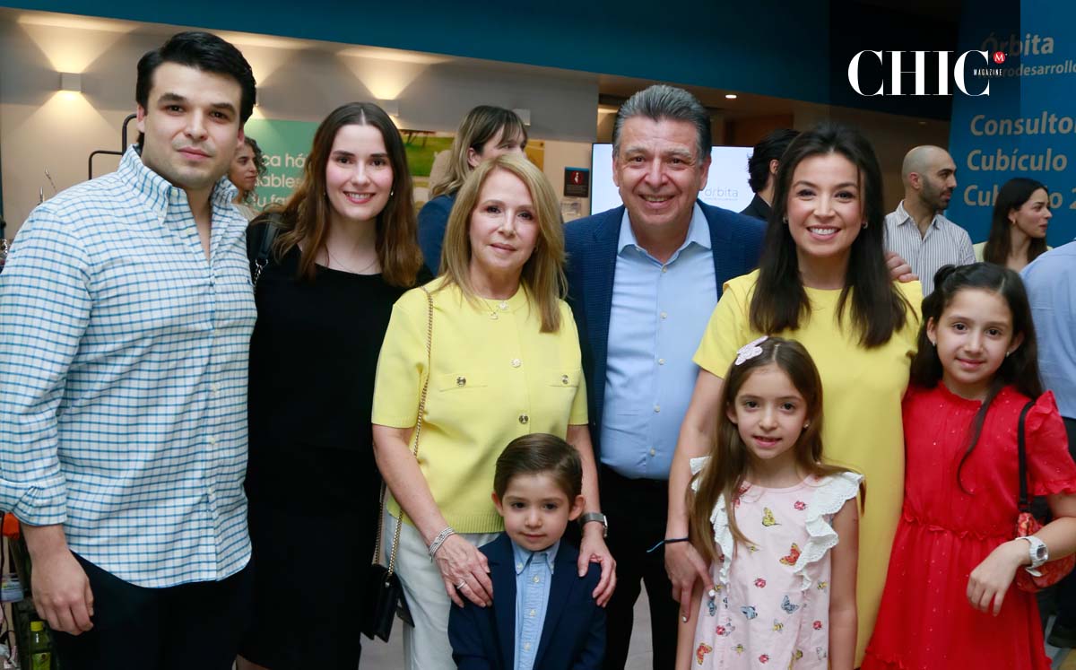 Eugenio Lozano, Valeria Odriozola, Irma de Lozano, Francisco Lozano, Catalina Lozano, Franky Lozano, Balbina Lozano y Mandy Lozano