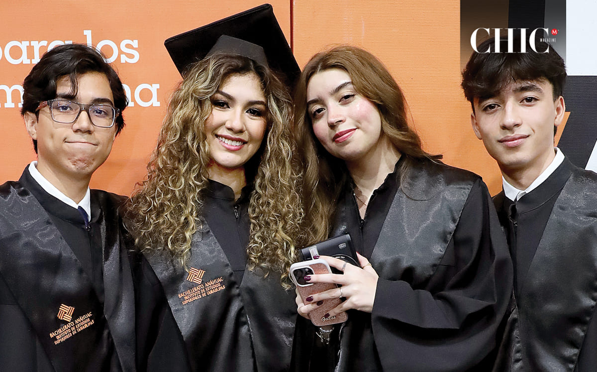 Eduardo Urbina, Pamela Burguete, Alondra Aburto y Rodrigo Vázquez alegres de formar parte de este cierre escolar