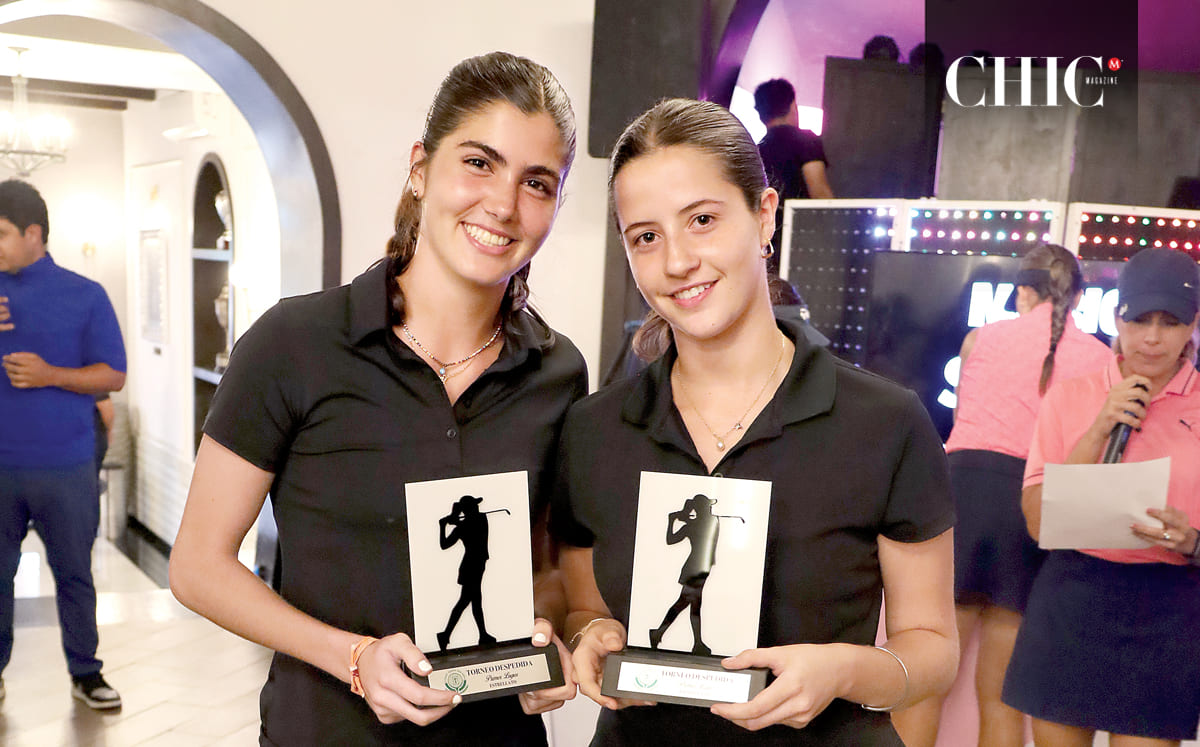 Lilian Nader y Mariana Holguera disfrutando de la premiación